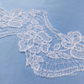 Bordure en dentelle au crochet blanche pour robe